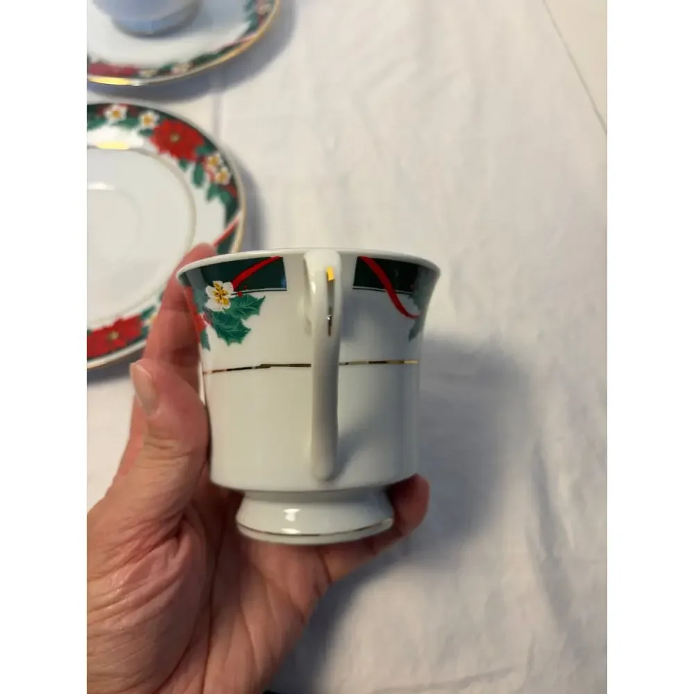 VTG Tienshan Deck the Halls China. set of 4 teacup & saucers, Christmas, holiday